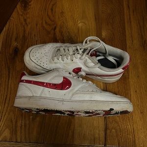 I have grown out these shoes and have been sitting in my closet.